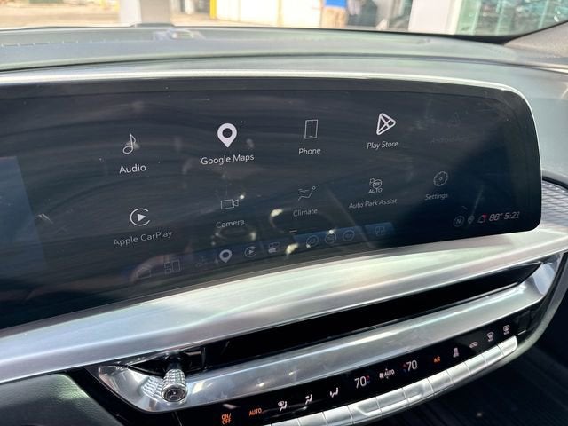 2024 Cadillac LYRIQ Sport 2